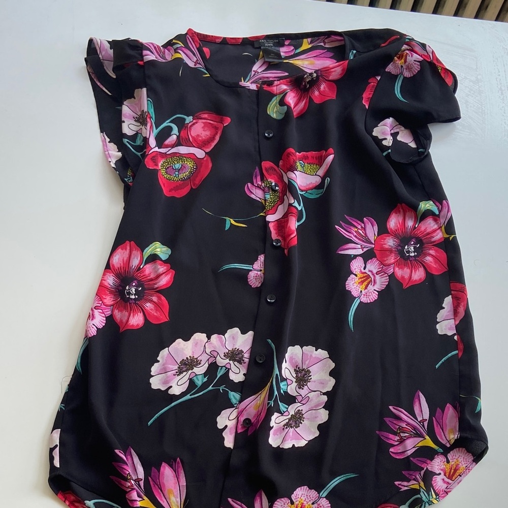 Ann Taylor Floral Black Button-Up Women's Top